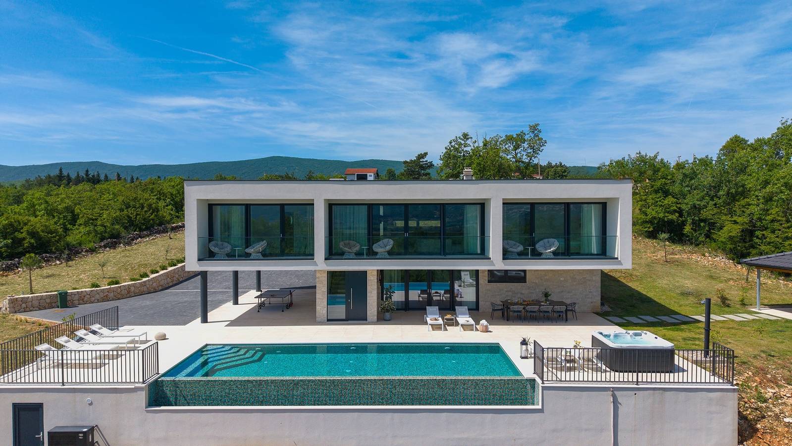 Villa Hillside Gem 49,5 m2, beheizter Pool mit Hydromassage, Whirlpool, Medienraum mit Ps4, 4 Schlafzimmer mit eigenem Bad, 8 Personen in Imotski, Makarska Riviera