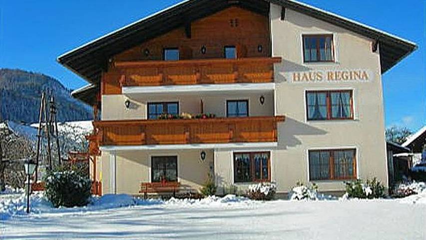 Ferienwohnung für 4 Personen, mit Balkon und Garten, kinderfreundlich in Strobl