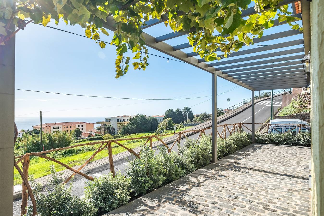 Ganzes Studio, Studio-Apartment „Ocean View New House“ mit Balkon und Wlan in Caniço, Madeira