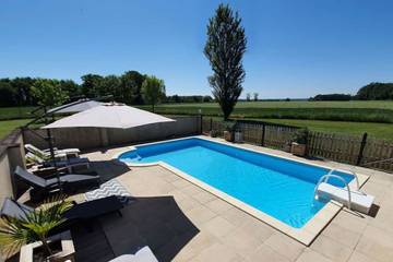 Gîte pour 5 personnes, avec piscine ainsi que terrasse et jardin à Cinq-Mars-la-Pile