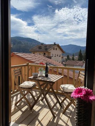 Gîte pour 4 personnes, avec vue et balcon, adapté aux familles à Sant Joan de les Abadesses