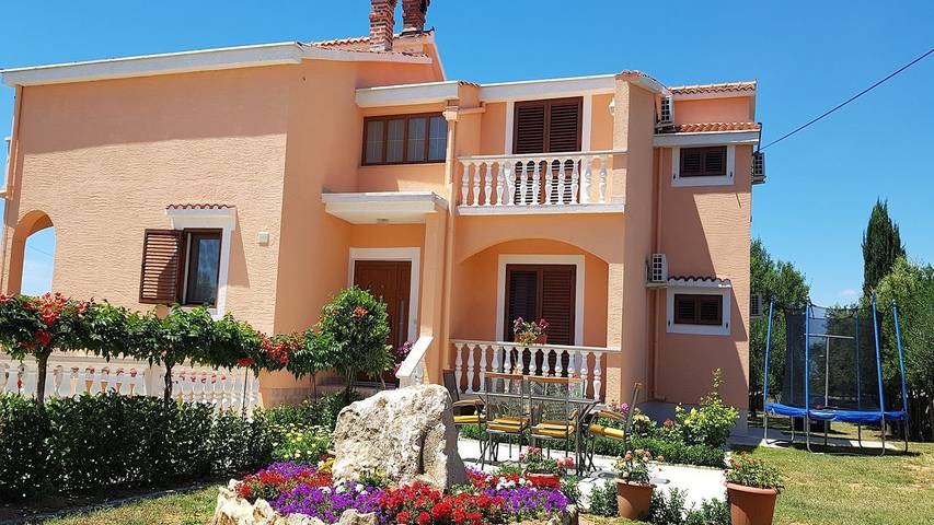 Ferienwohnung für 7 Personen, mit Garten in Vrsi