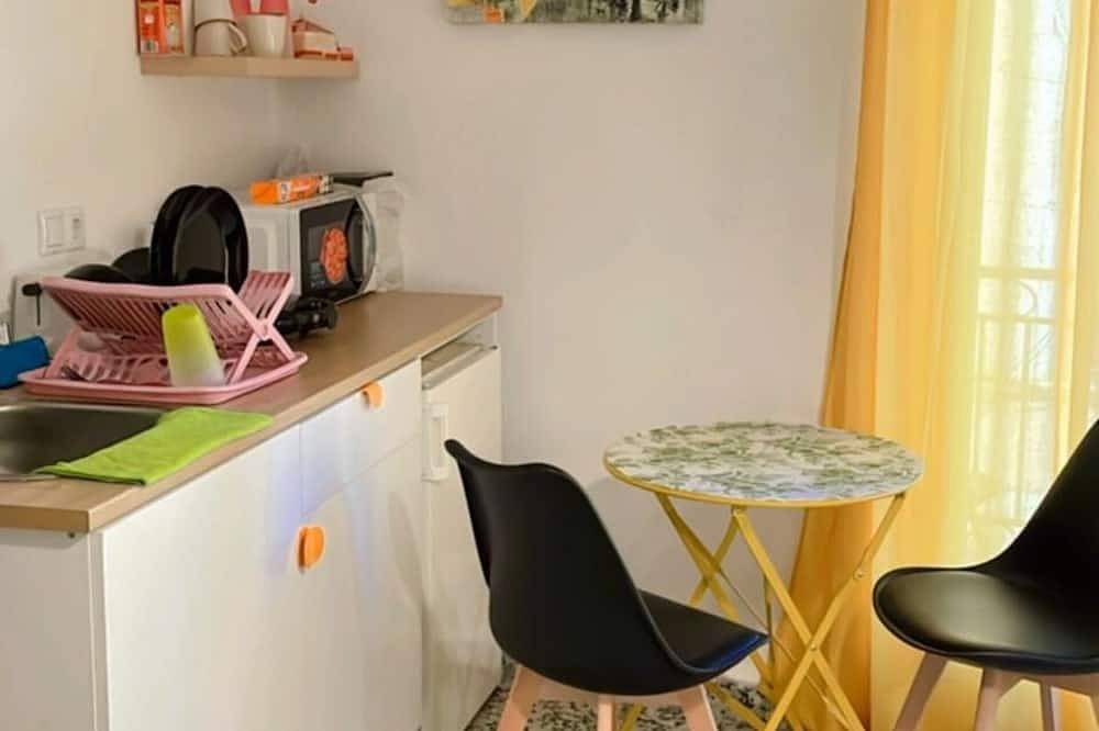 Triple Superior - Balcón Calle el Pilar - Mini Cocina-bańo Privado in Arganda del Rey, La Alcarria
