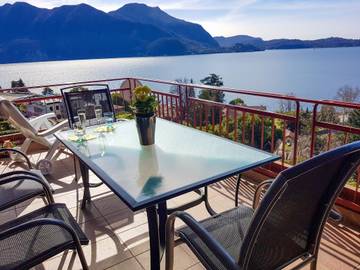Ferienwohnung für 4 Personen, mit Balkon und Ausblick sowie Seeblick und Pool am Lago Maggiore