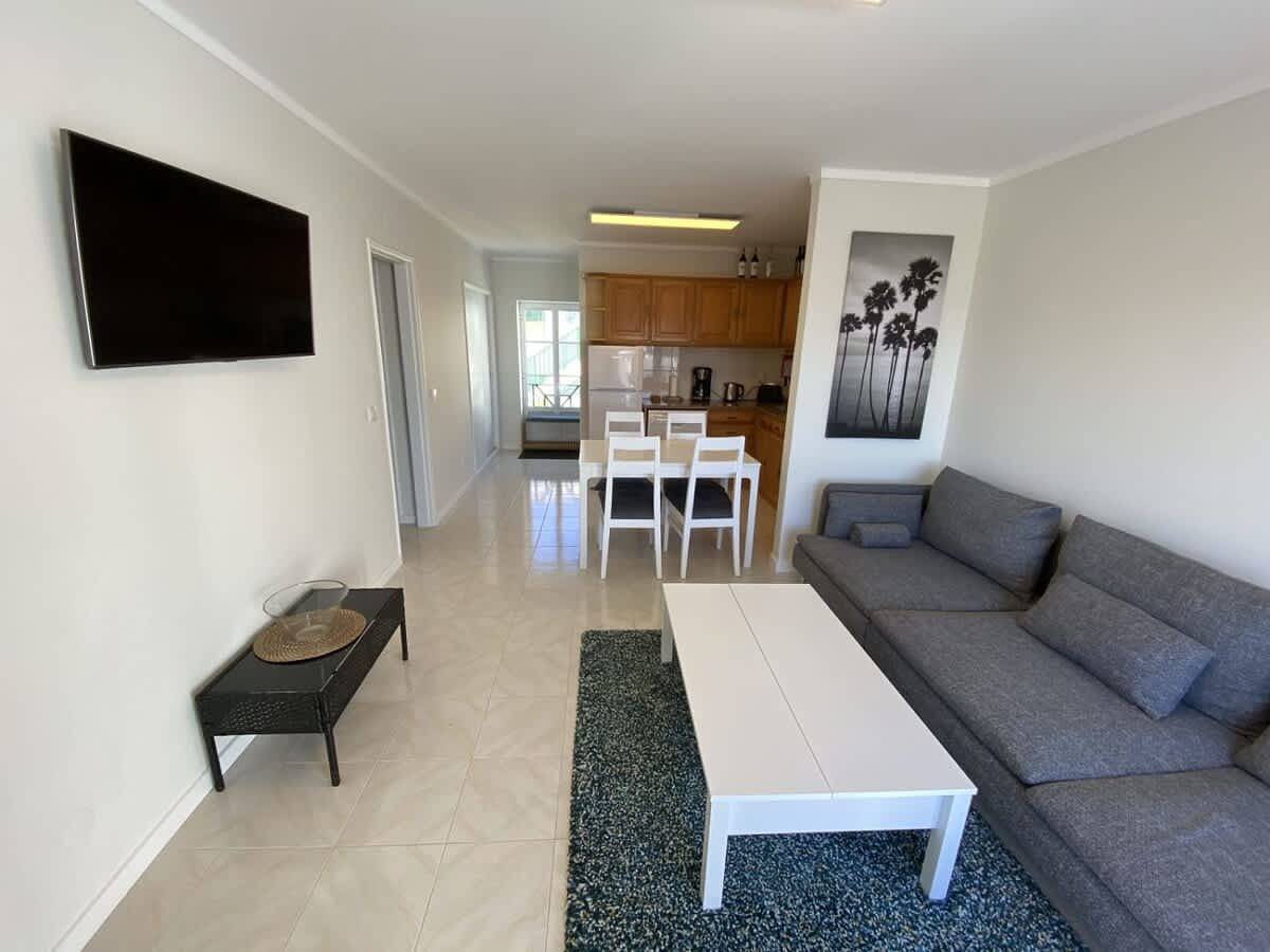 Apartamento inteiro, Apartamento de férias para 4 pessoas com varanda/terraço in Praia da Areia Branca, Lourinhã