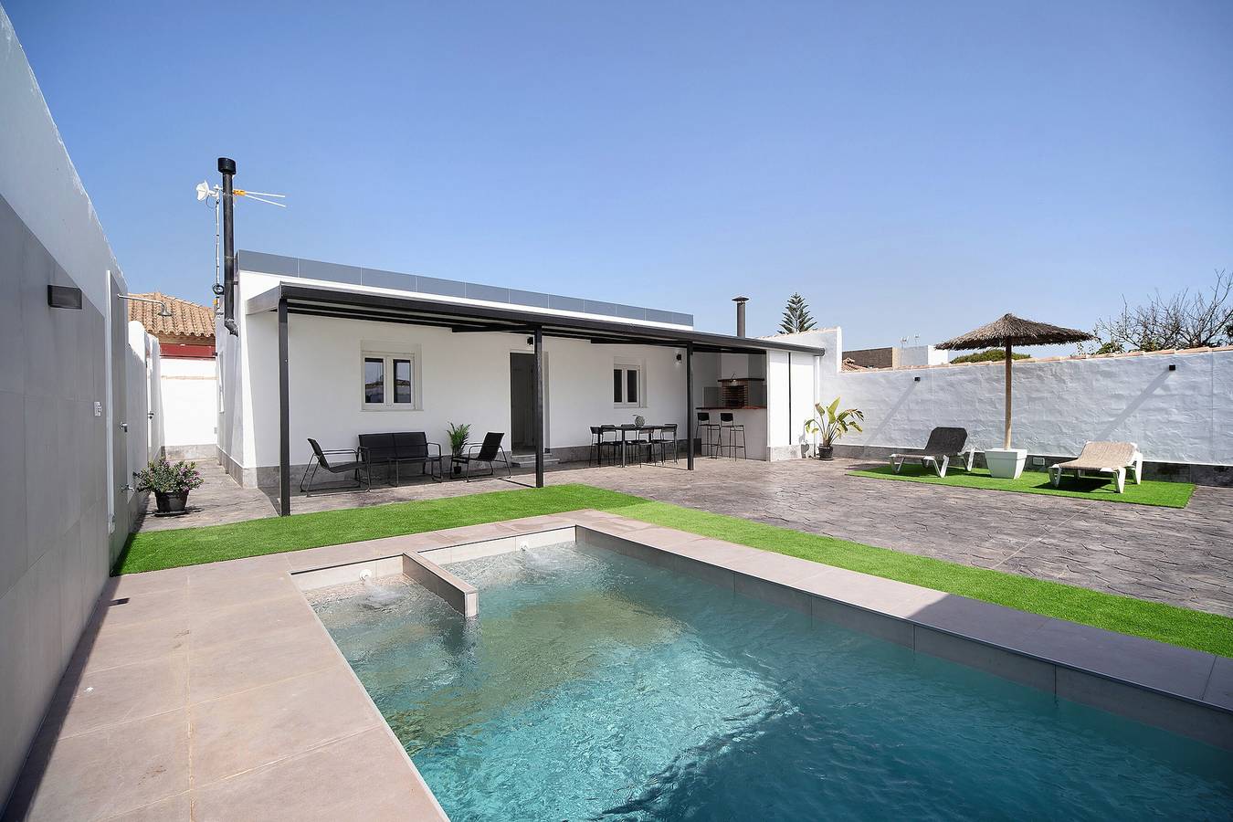 Maison de vacances 'Casa Dafer' près de la plage avec piscine, jardin et Wi-Fi in Playa La Barrosa, Chiclana de la Frontera