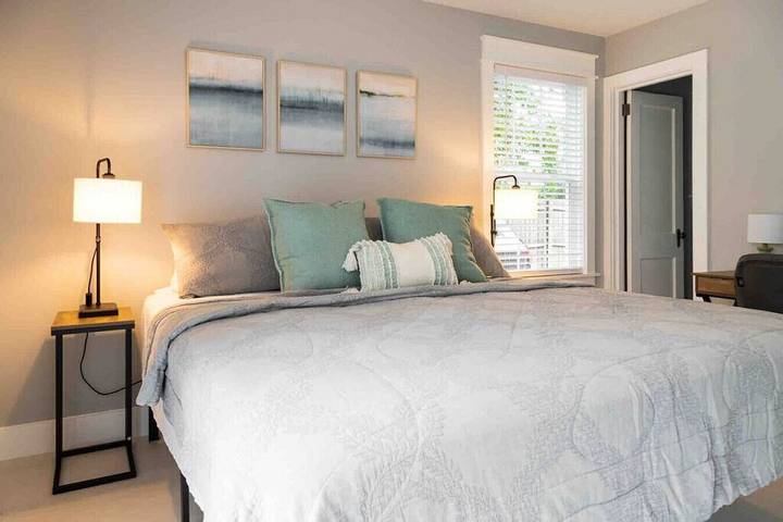 Vacation rental for 4 people, with balcony and yard in Knoxville