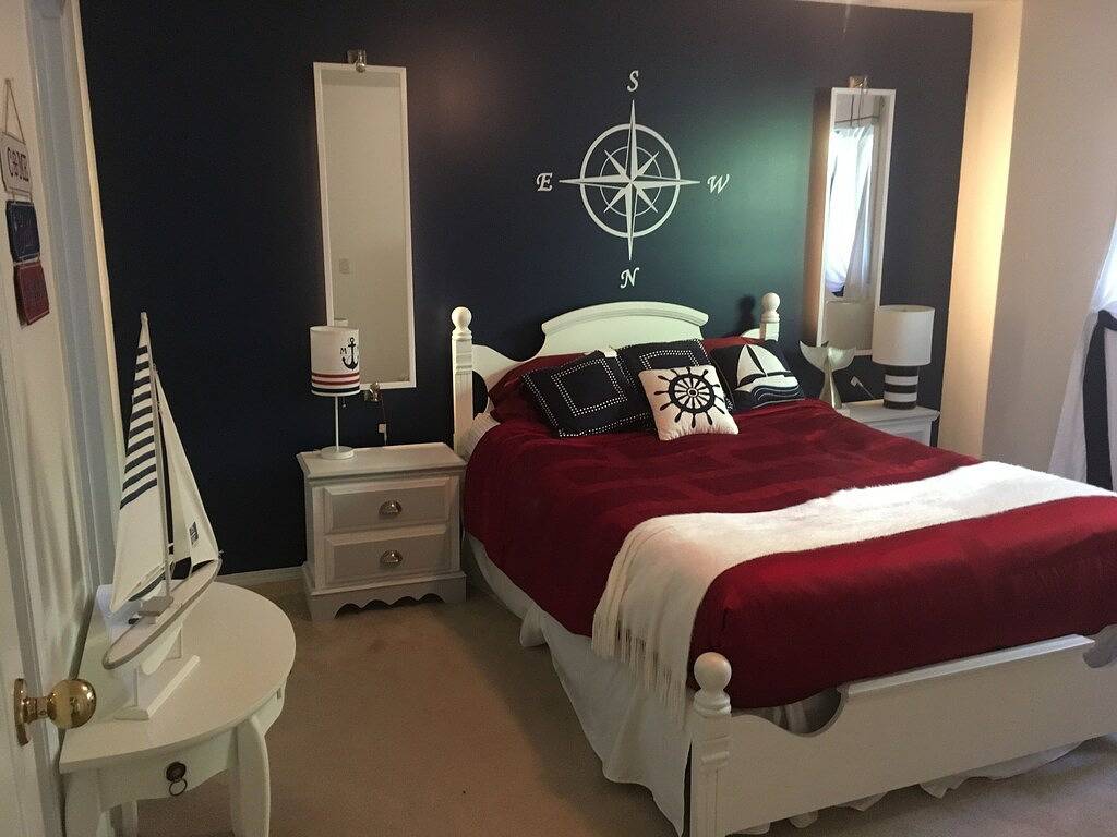 Es ist eine kurze Entfernung zum Paradies, verwöhnen Sie sich an diesem Haus am Wasser mit einem Dock in Sunshine Coast Regional District