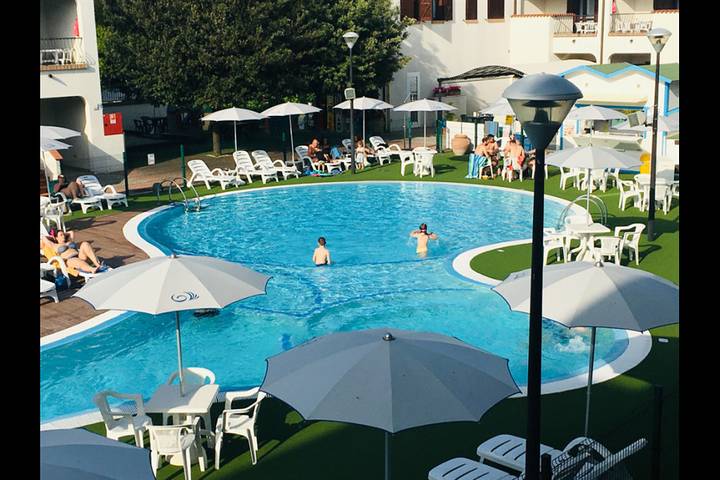 Ferienwohnung für 6 Personen, mit Balkon und Terrasse sowie Garten und Kinderpool in Lido di Spina