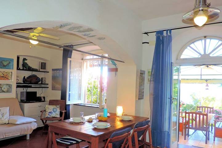 Appartamento intero, Super studio per 4 pers. in riva al mare, con giardino+pergola privata e piscina in Pieve Ligure, Riviera Ligure