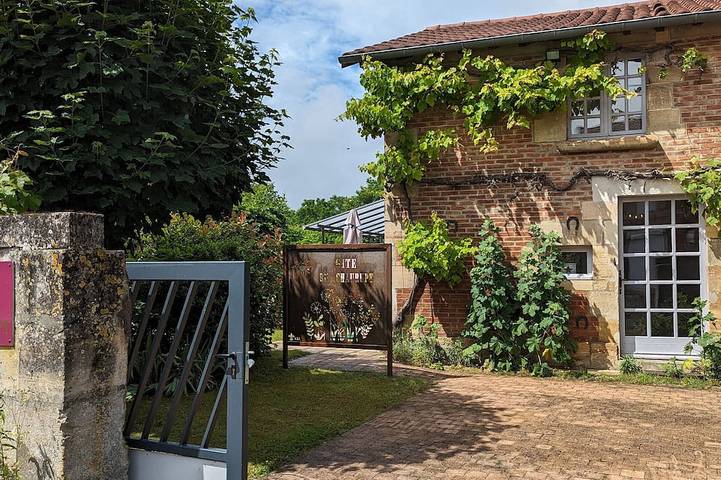 Gîte pour 6 personnes, avec jardin dans Contrisson