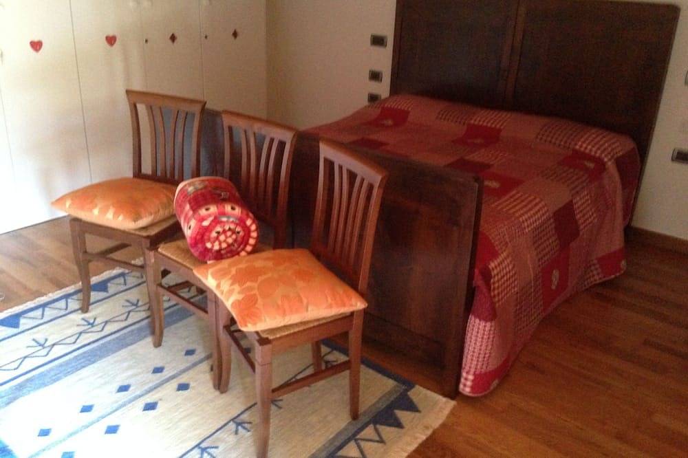 Das Haus in der Old-Bahn (die Seiten des Ersten Weltkriegs) in Velo d'Astico, Vicenza Provinz