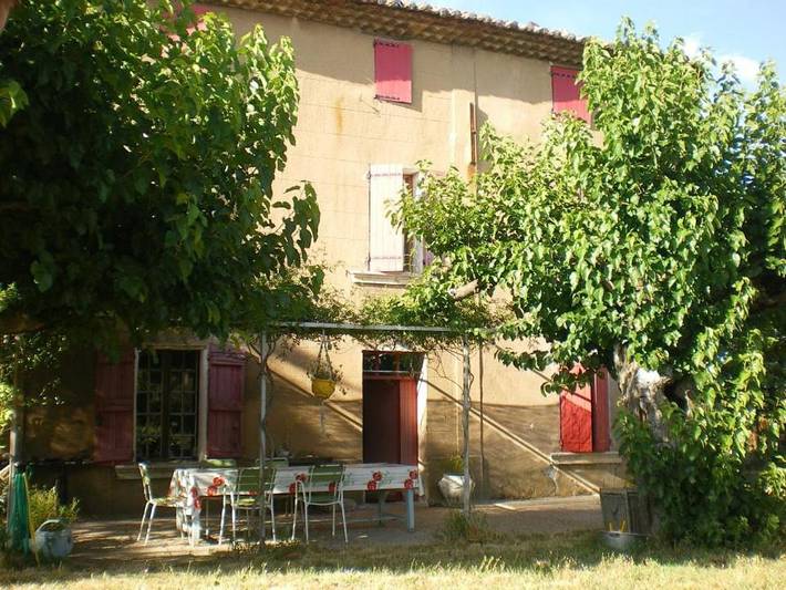 Location de vacances pour 2 personnes, avec piscine ainsi que jardin et vue, animaux acceptés à Trets - 2