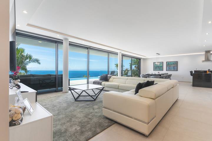 Location de vacances pour 12 personnes, avec vue sur l’océan ainsi que piscine et jardin à Ponta do Sol - 2