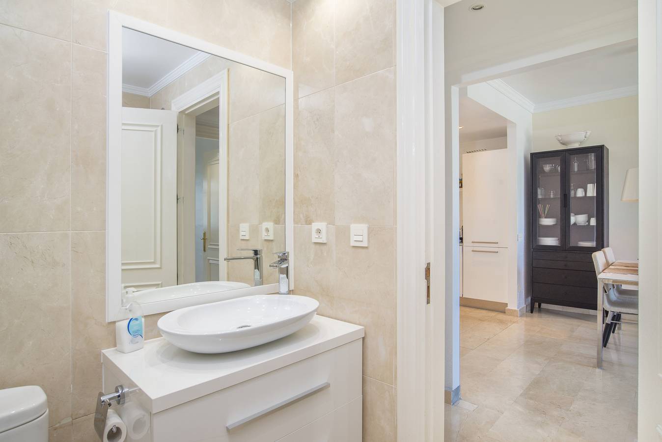 Ganze Wohnung, 2 -Zimmer Ferienwohnung in der Nähe von Porto mit Bergblick, Pool, Wlan & Garten in Nueva Andalucia Golf Valley, Marbella