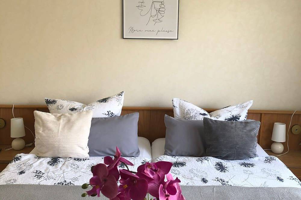 Ganze Wohnung, Zimmer 1 im 1. Og' Weinberg Anna, mit Gemeinschaftsgarten, Balkon und Wlan, sowie Gemeinschaftsküche in Klotten, Cochem-Zell