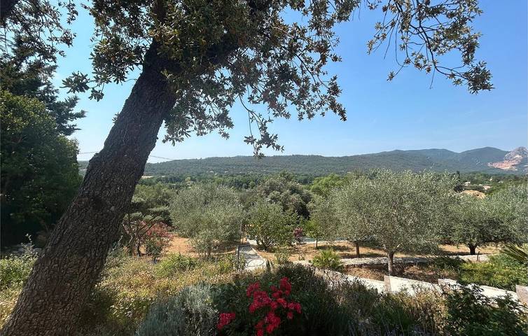 Encantador apartamento con piscina y wifi cerca del restaurante Lou Portaou in Camps-la-Source, Región Brignoles