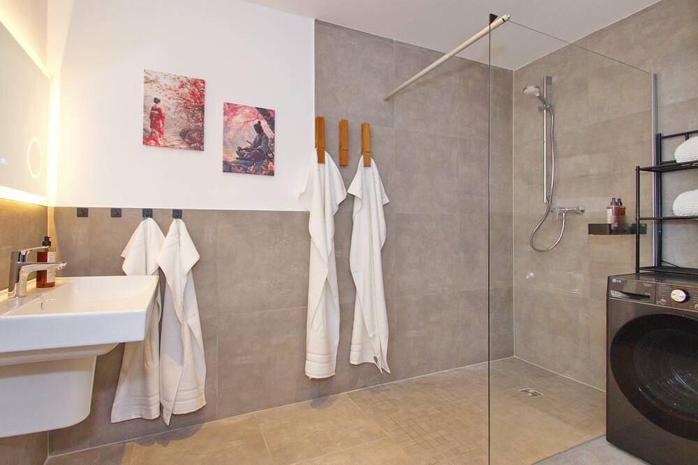 Ganze Wohnung, Stylisches 80qm-Serviced Apt| 6P/80m2 | barrierearm | Geschäft, Kur, Familie in Bad Lippspringe, Nordrhein-Westfalen