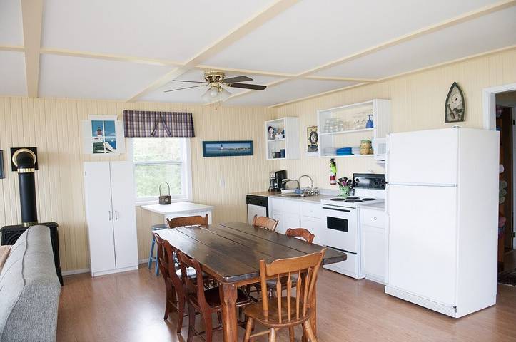 Cabin rentals and lodges for 5 people, with balcony and garden in Prince Edward Island