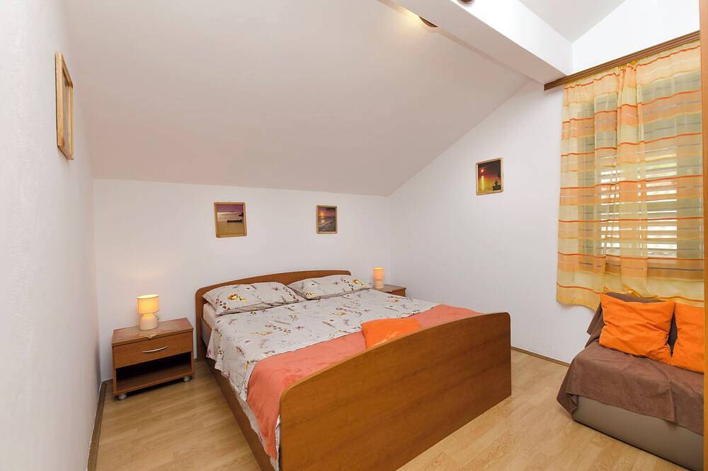 Ganze Wohnung, Ferienwohnung Mirni by the sea - Prvic Luka - Insel Prvic in Prvić Luka (Kroatische Adria), Prvić Luka