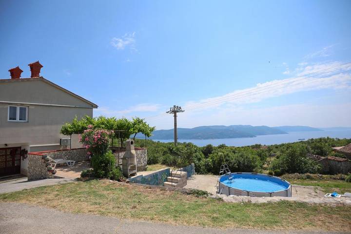 Ferienwohnung für 5 Personen, mit Balkon und Terrasse sowie Garten und Pool
