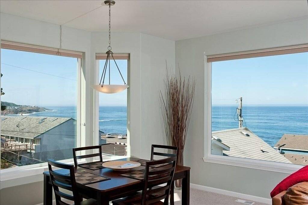 Ganze Wohnung, * Promo!* Atemberaubende Meerblick Condo w / Wifi, Hdtv & Kamin und vieles mehr! in Depoe Bay, Lincoln County (OR)