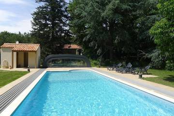 Gîte pour 6 personnes, avec jardin et piscine à Le Tablier