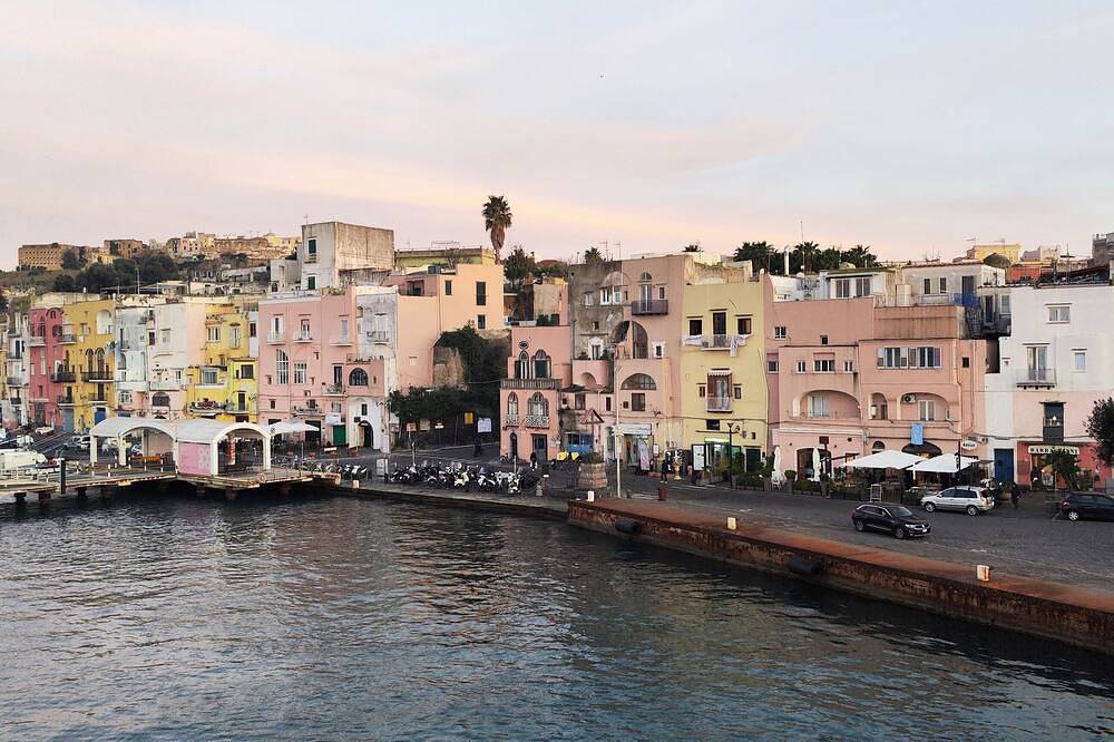 Entire apartment, Fifina House in Procida, Naples Province