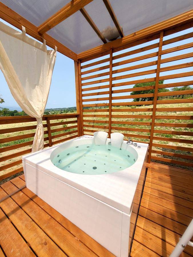 Agriturismo con piscina per 6 persone, con giardino e idromassaggio nonché piscina ad Arezzo