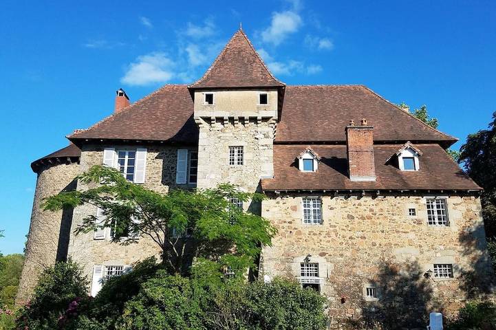Authentique Château médiéval siècle, accès facile autoroute, aéroport et golf in Saint-Just-le-Martel, Région de Limoges
