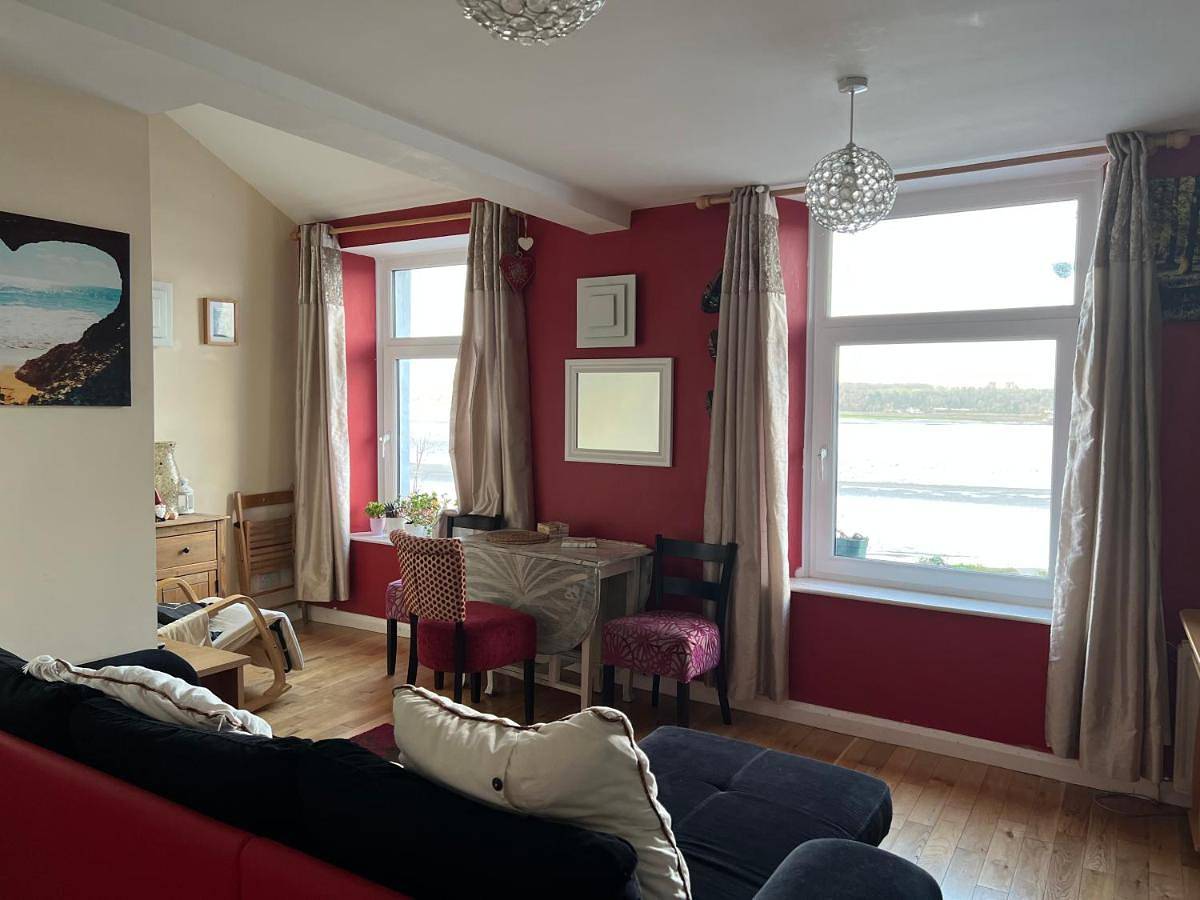 Entire apartment, Arnside sea view in Arnside, Lake District
