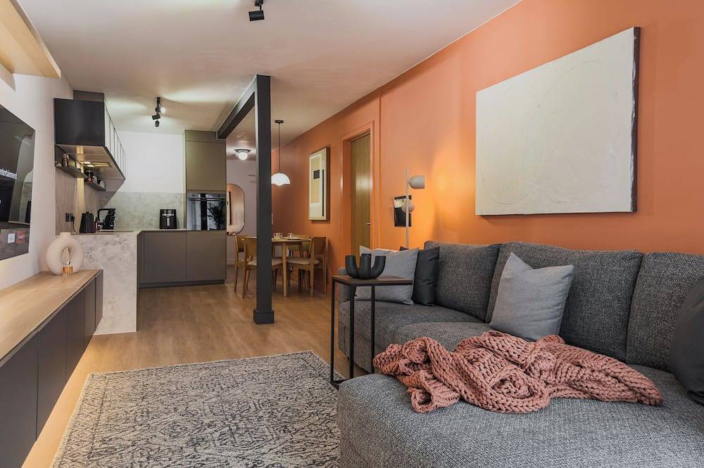 Entire apartment, Cheltenham Town Centre Stay with Cozy Balcony Retreat in Cheltenham, Gloucestershire