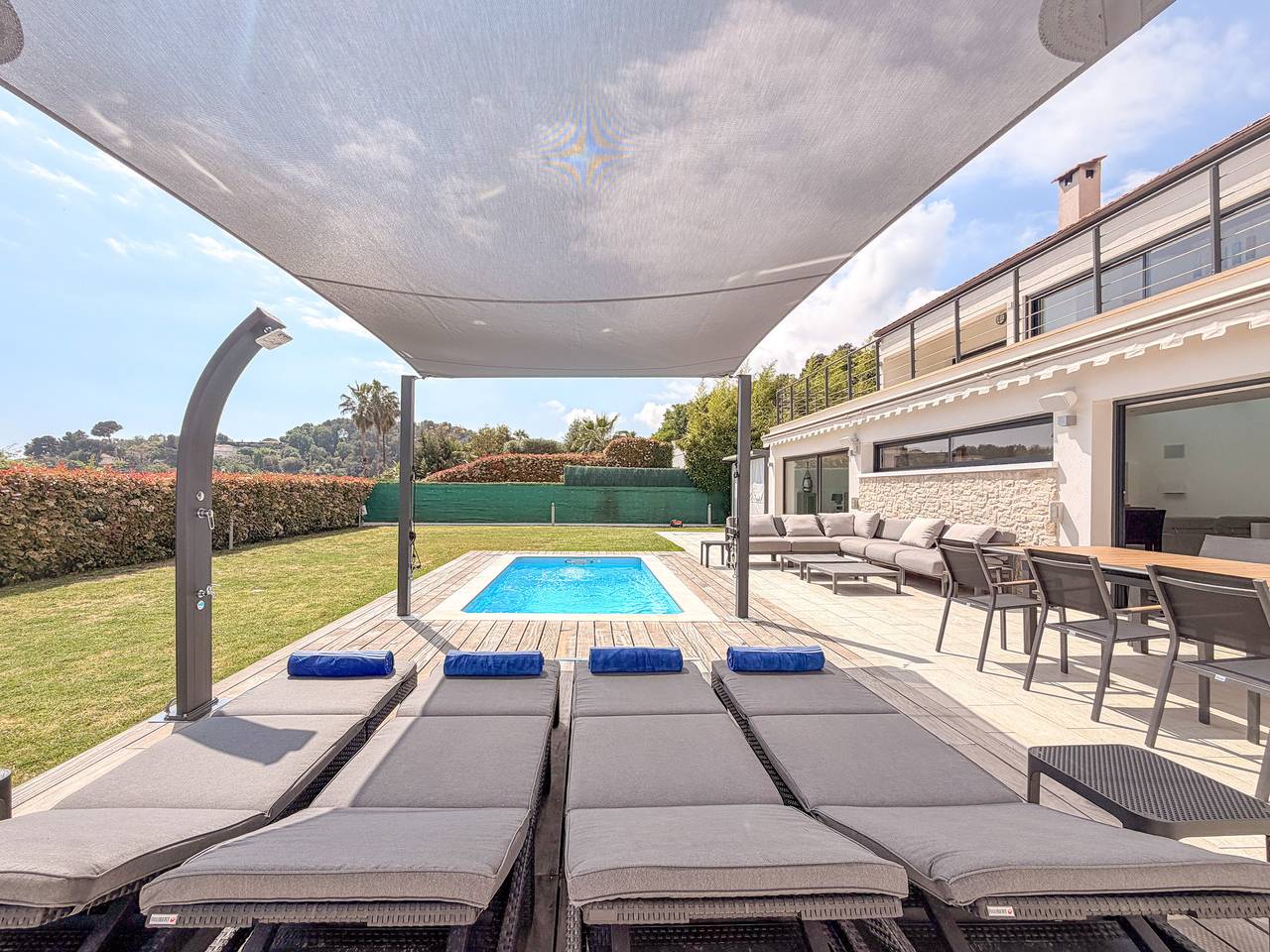 Villa Paisible avec Piscine, Jacuzzi & Gym in Antibes, Mittelmeerküste (Frankreich)