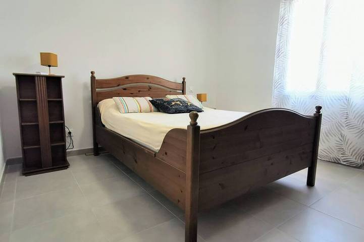 Location de vacances pour 3 personnes, avec jardin ainsi que piscine et terrasse à Cheval-Blanc - 4