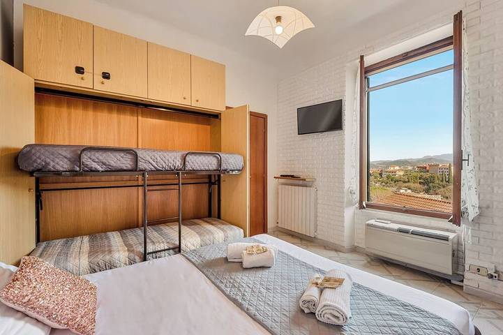 Entire apartment, Vacation House With Sea View in the Cinque Terre 200 m from the sea. Alba Marina in La Spezia, Riviera di Levante
