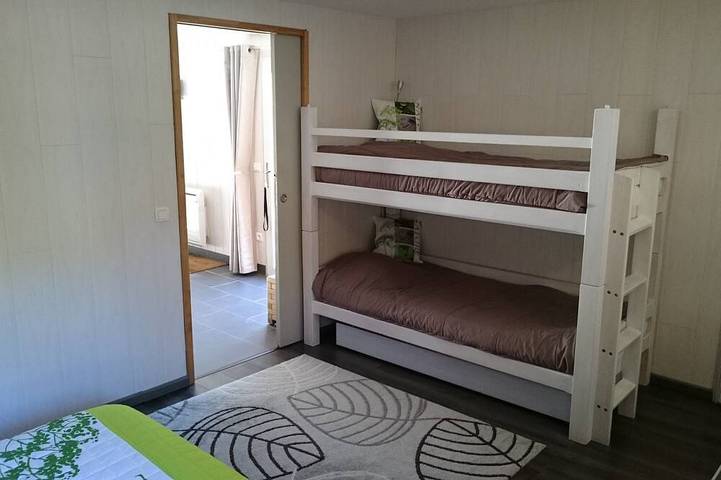 Gîte pour 4 personnes, avec jardin à Besse-et-Saint-Anastaise - 3