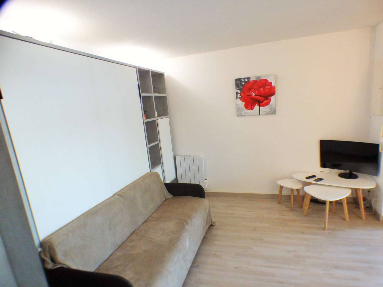 Entire holiday apartment, Facing the sea, sandy beach, everything nearby in La Seyne-sur-Mer, Toulon region