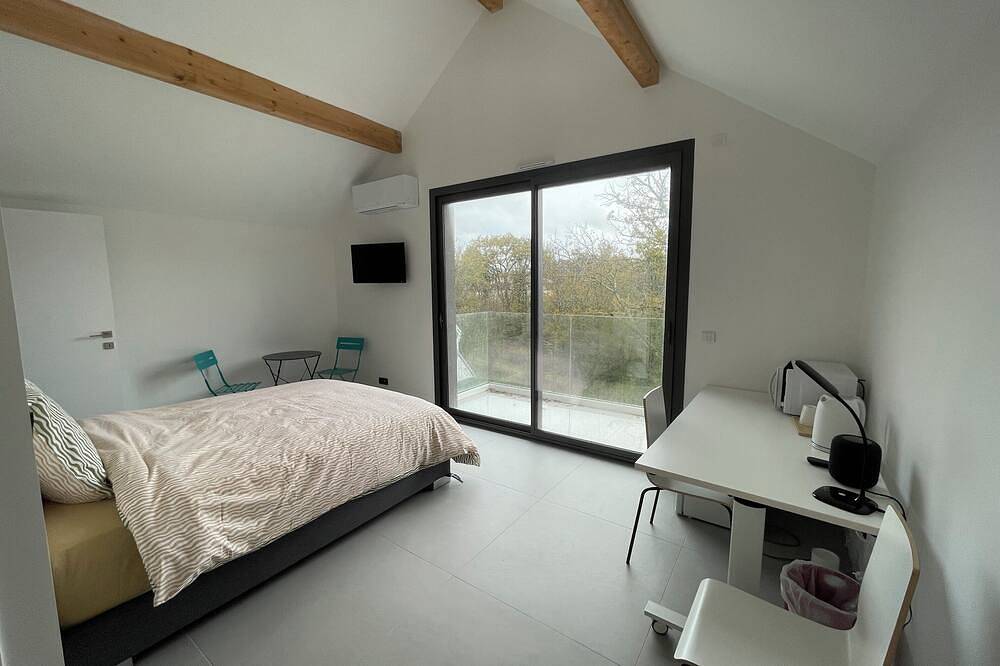 Near Arkea Arena for this room with an incredible view in Bouliac, Bordeaux region