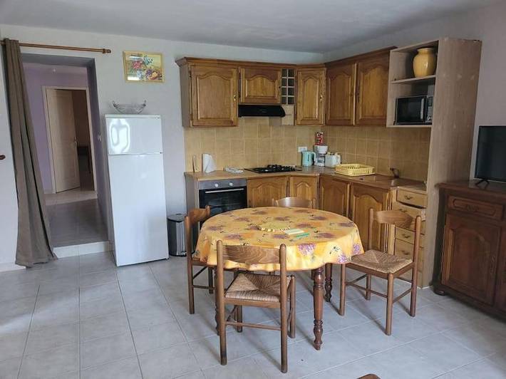 Gîte pour 6 personnes, avec terrasse et piscine à Allègre-les-Fumades - 3