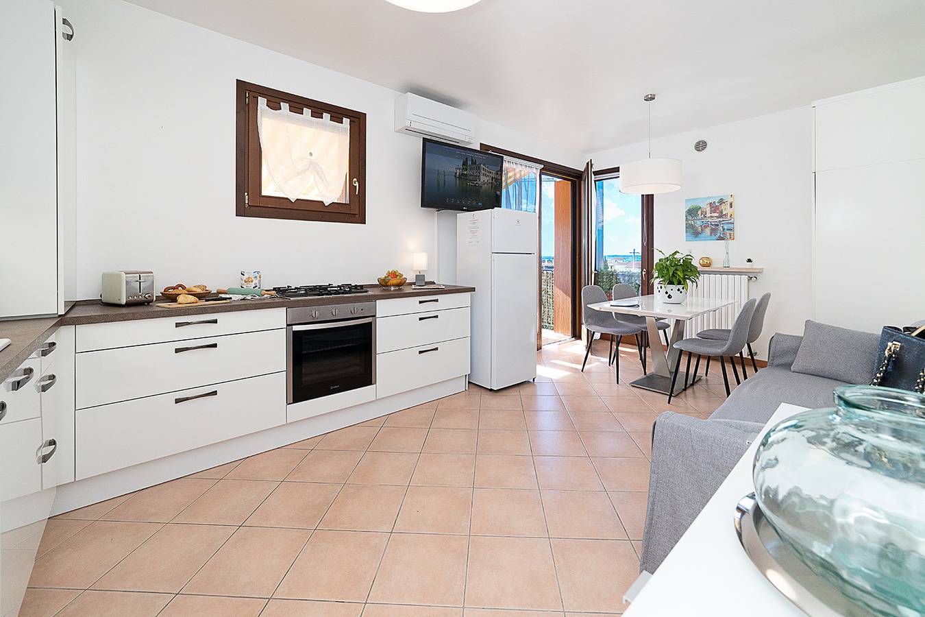 Apartamento entero, Regarda - Appartamento Blanco a Lazise, con vista lago e piscina in Lazise, Montañas Garda