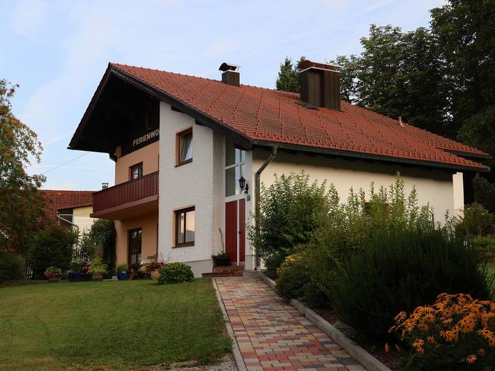 Ferienwohnung für 5 Personen, mit Balkon und Balkon/Terrasse sowie Terrasse und Garten