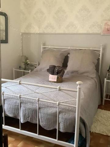 Gîte pour 4 personnes, avec jardin et vue, animaux acceptés à Vachères