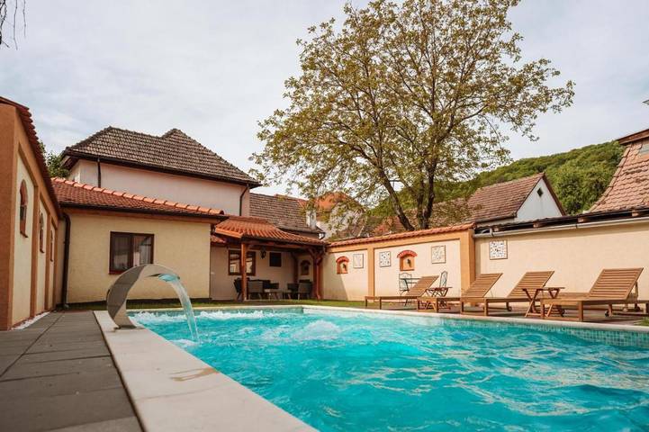 Maison d’hôte pour 4 personnes, avec vue ainsi que jardin et piscine dans Sighișoara