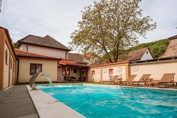 Maison d’hôte pour 2 personnes, avec piscine et jardin ainsi que vue et terrasse dans Sighișoara