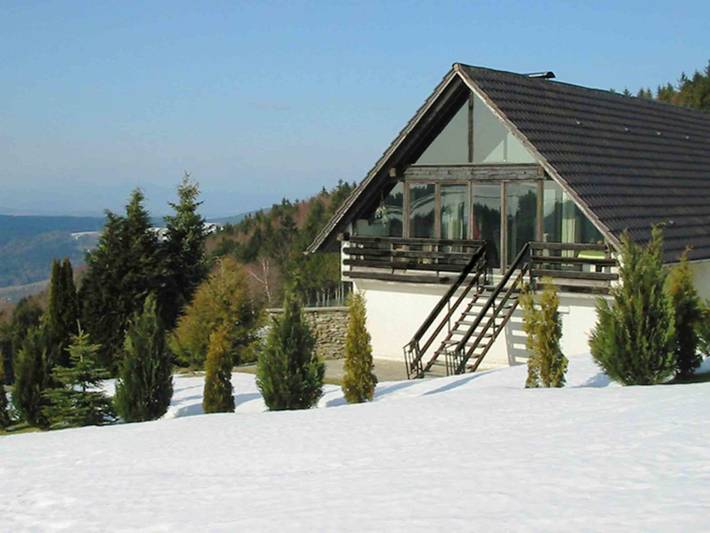 Ferienhaus für 9 Personen, mit Balkon und Terrasse sowie Garten