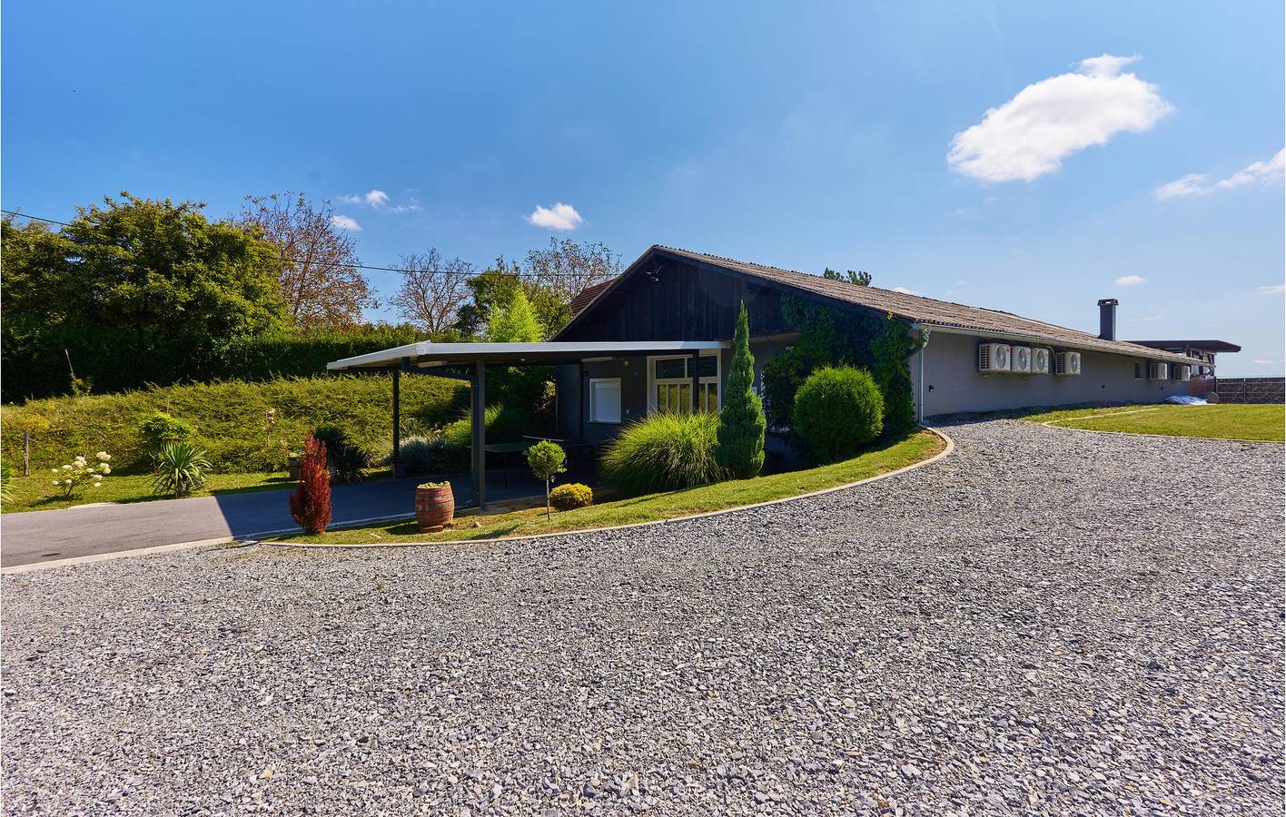 Casa de vacaciones para 14 personas con terraza in Kapela, Condado de Bjelovar-Bilogora