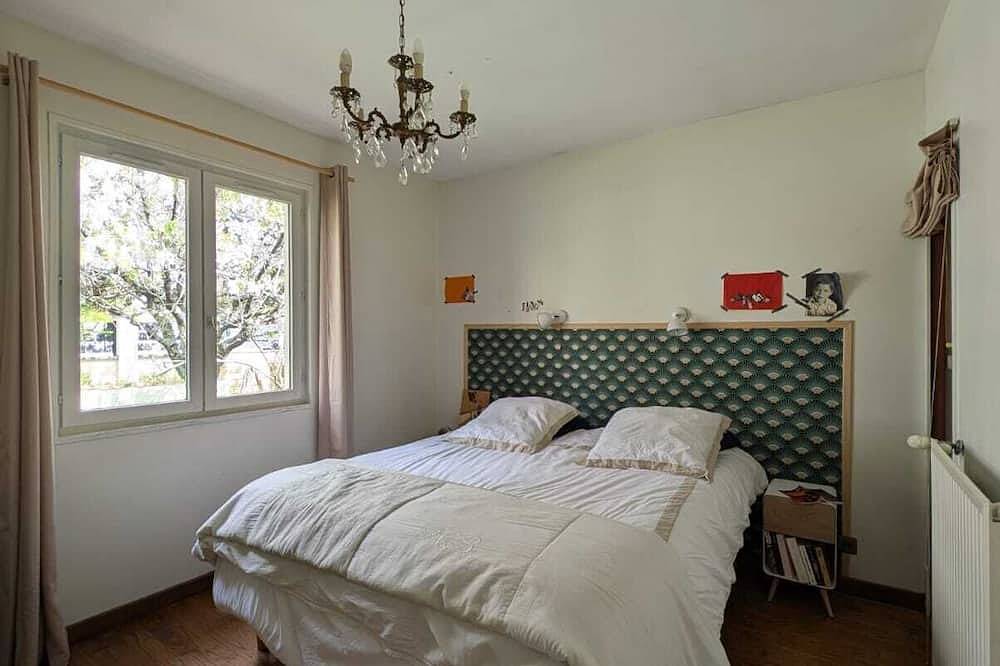 Maison Familiale confortable avec piscine à 10 minutes de Bordeaux in Bouliac, Région de Bordeaux