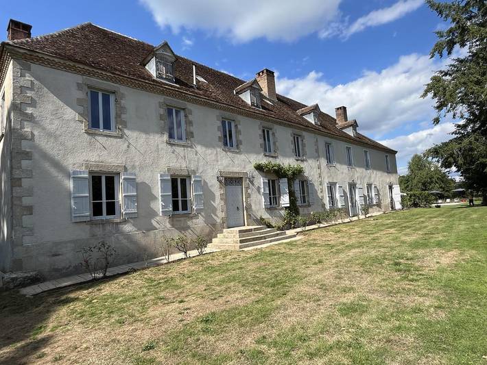 Gîte pour 15 personnes, avec piscine et jardin
