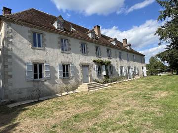 Gîte pour 15 personnes, avec jardin et piscine à La Porcherie