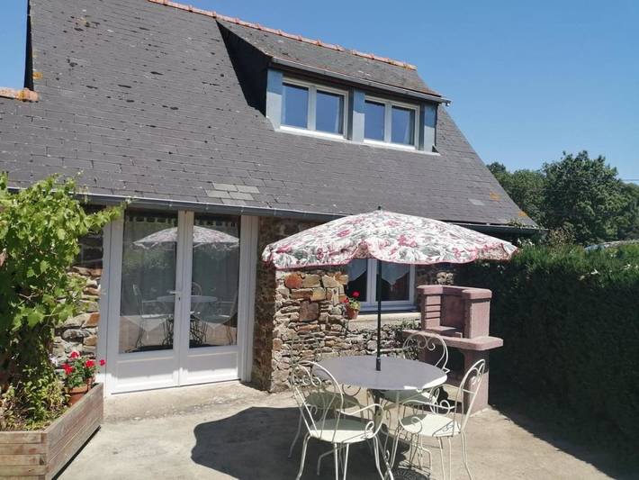 Location de vacances pour 2 personnes, avec Terrasse ainsi que Jardin et Vue à Donnay
